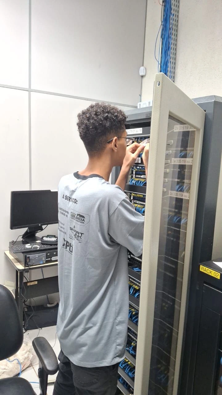 Especializada em infraestrutura de TI, Redes lógicas e sistemas elétricos